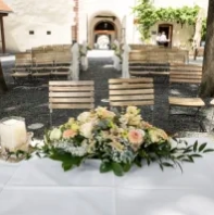 Foto vom Innenhof der Hochzeitslocation Burg Schlaining im Burgenland